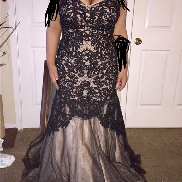 Prom dress - Picture 1 of 3